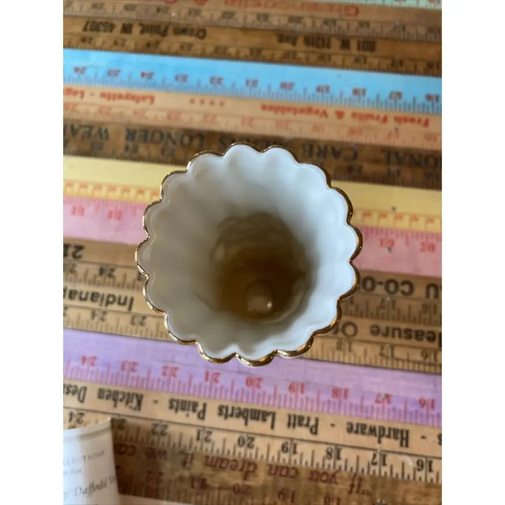 Vase Lenox Embossed Daffodil 24k Gold Scalloped Edge Fluted Ivory Porcelain Vase